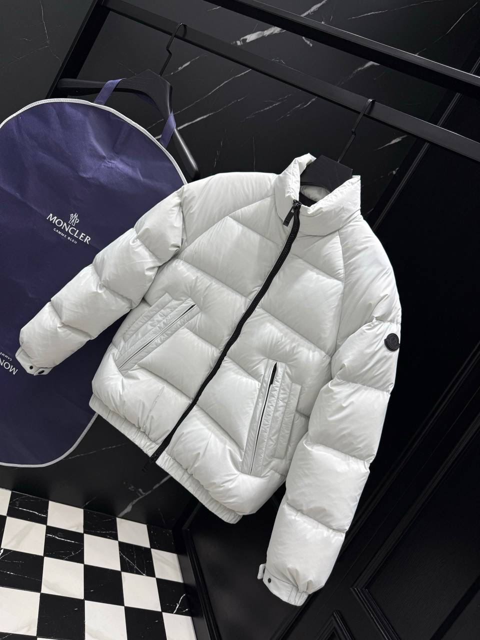 МУЖСКОЙ ПУХОВИК MONCLER детальное фото