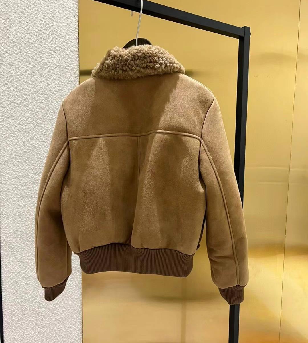 ДУБЛЕНКА MIU MIU детальное фото