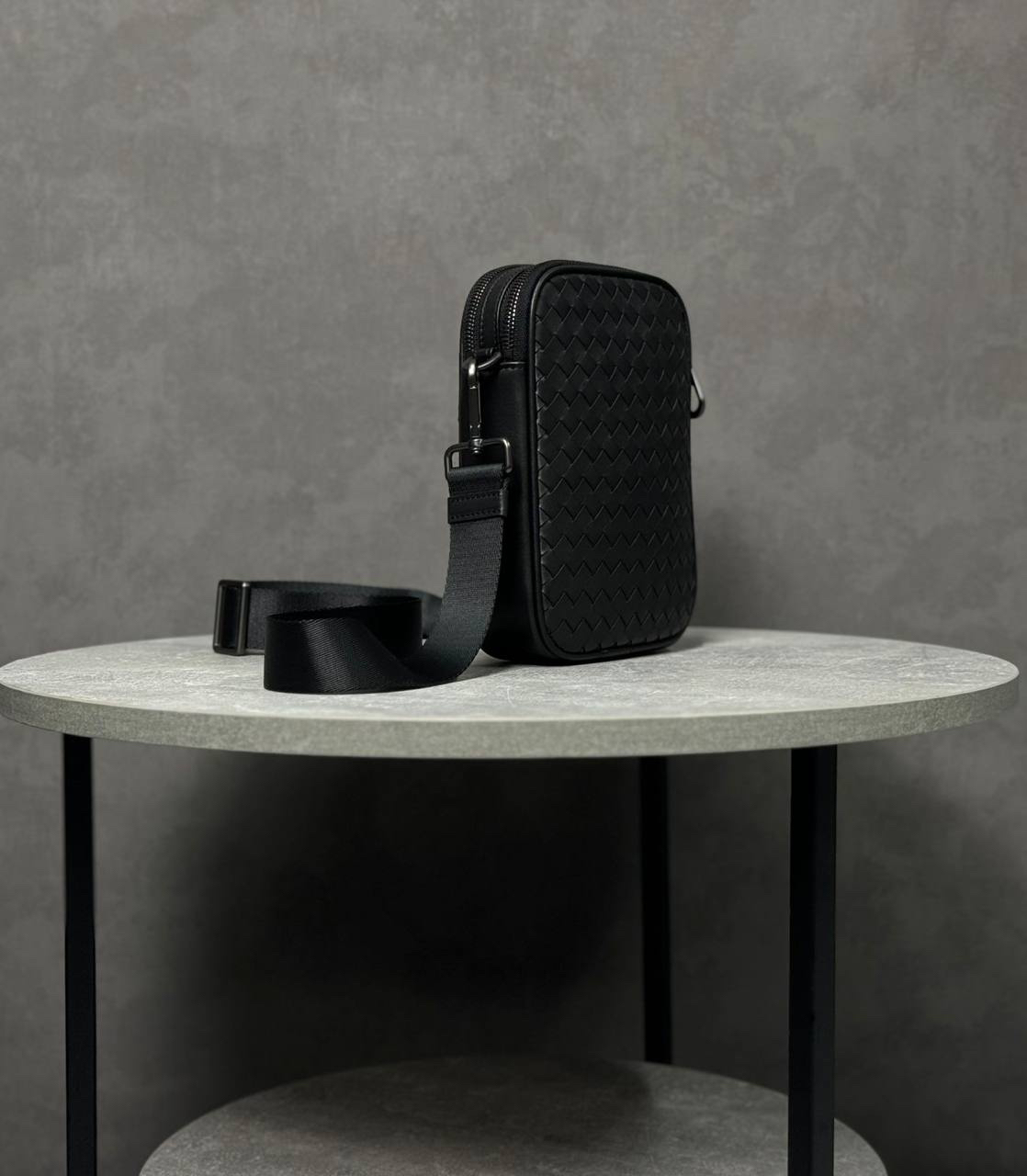 МУЖСКАЯ СУМКА МЕССЕНДЖЕР BOTTEGA VENETA детальное фото
