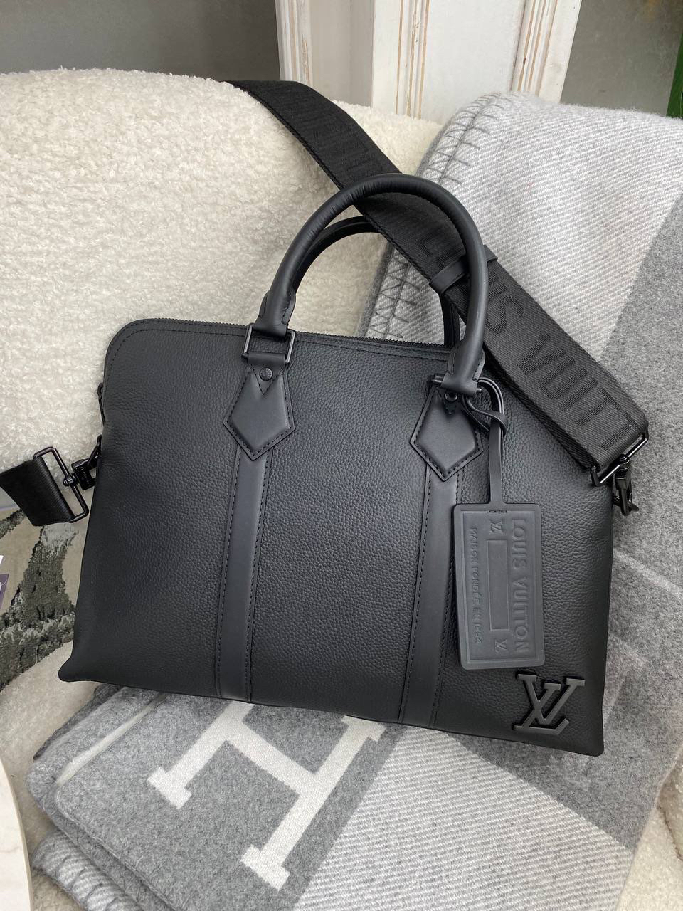 МУЖСКОЙ ПОРТФЕЛЬ LOUIS VUITTON детальное фото