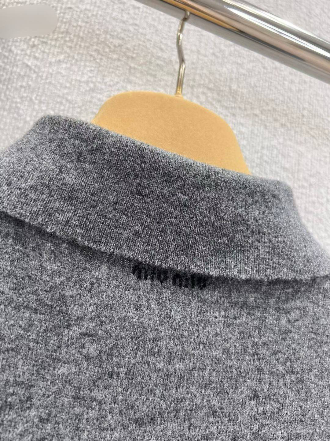 ПОЛО MIU MIU детальное фото