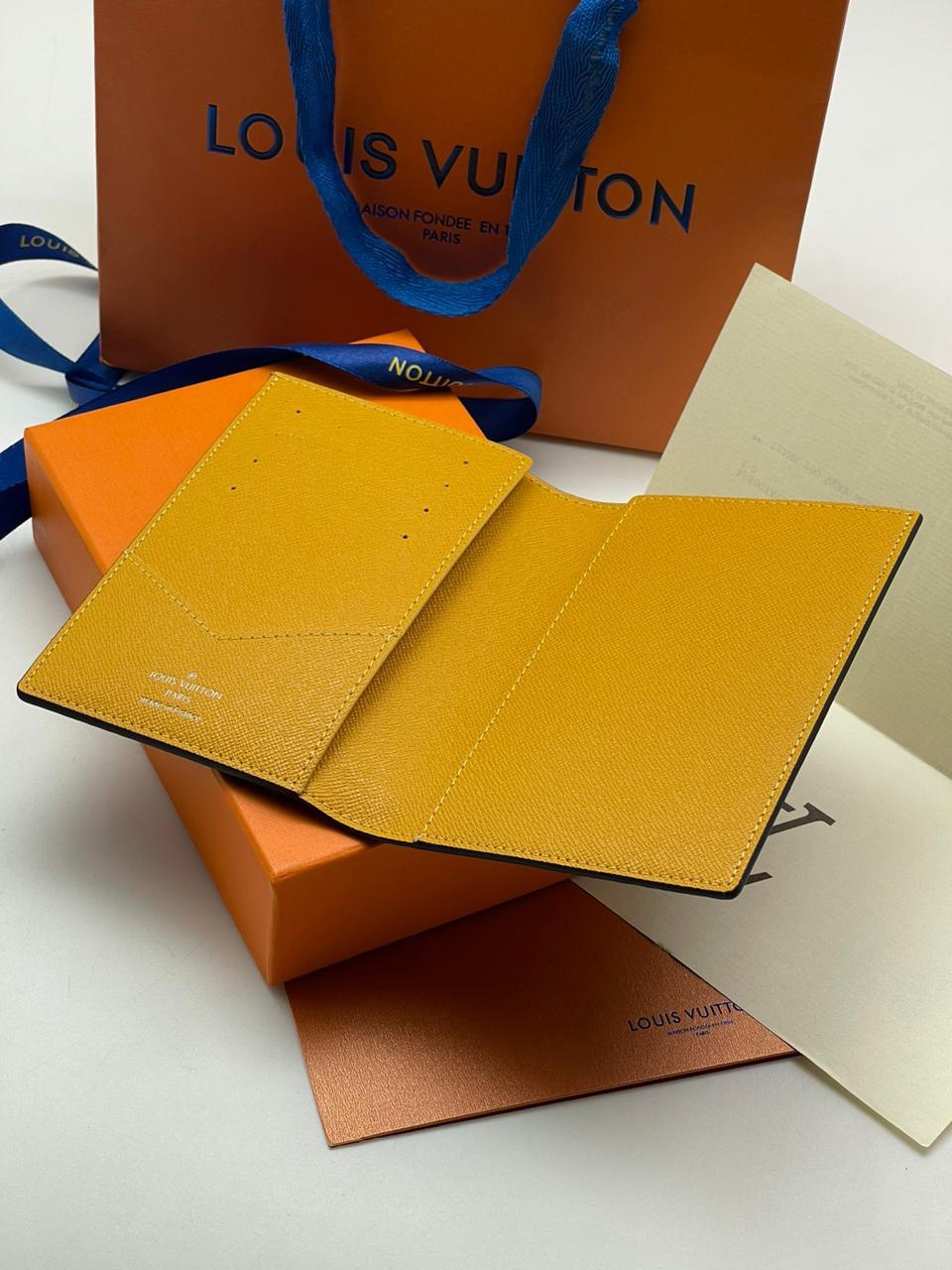 МУЖСКАЯ ОБЛОЖКА НА ПАСПОРТ LOUIS VUITTON детальное фото