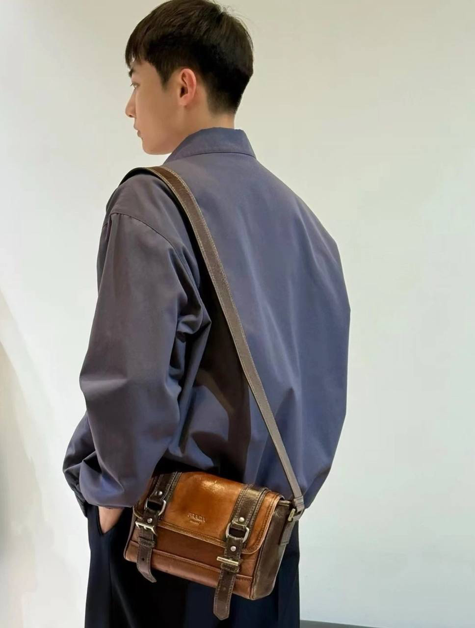 МУЖСКАЯ СУМКА МЕССЕНДЖЕР PRADA детальное фото