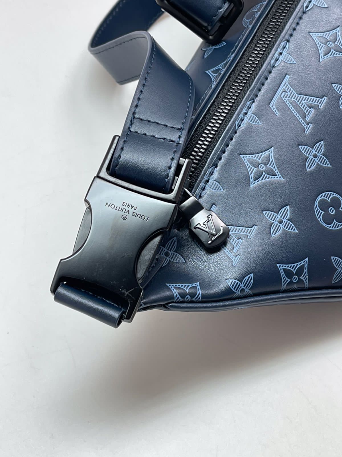МУЖСКАЯ СУМКА СЛИНГ LOUIS VUITTON детальное фото