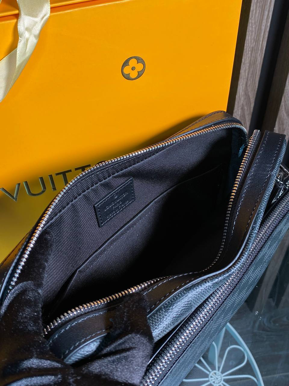 МУЖСКАЯ СУМКА МЕССЕНДЖЕР LOUIS VUITTON детальное фото