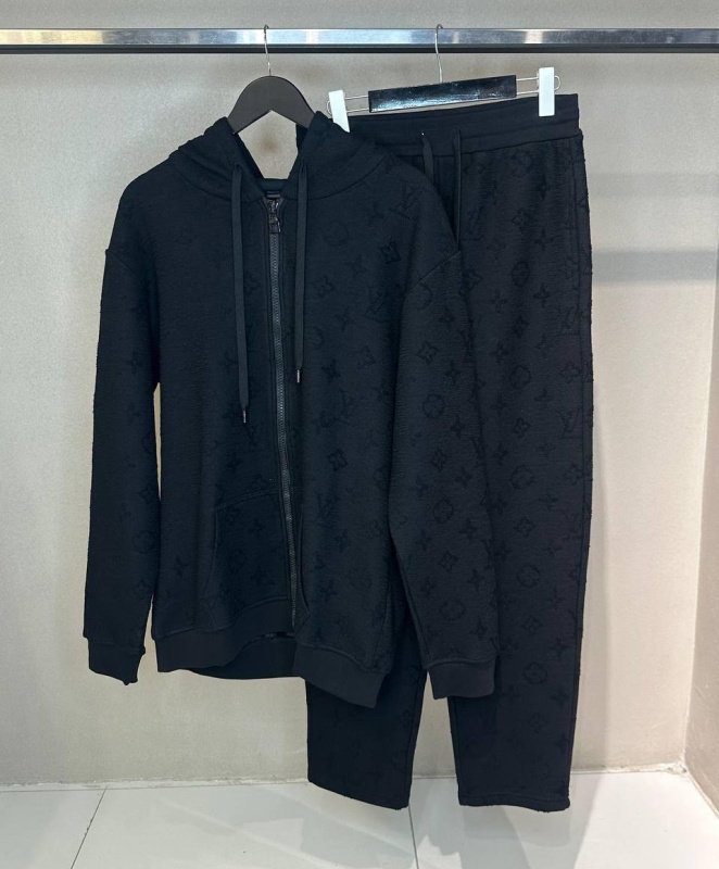 МУЖСКОЙ КОСТЮМ LOUIS VUITTON фото