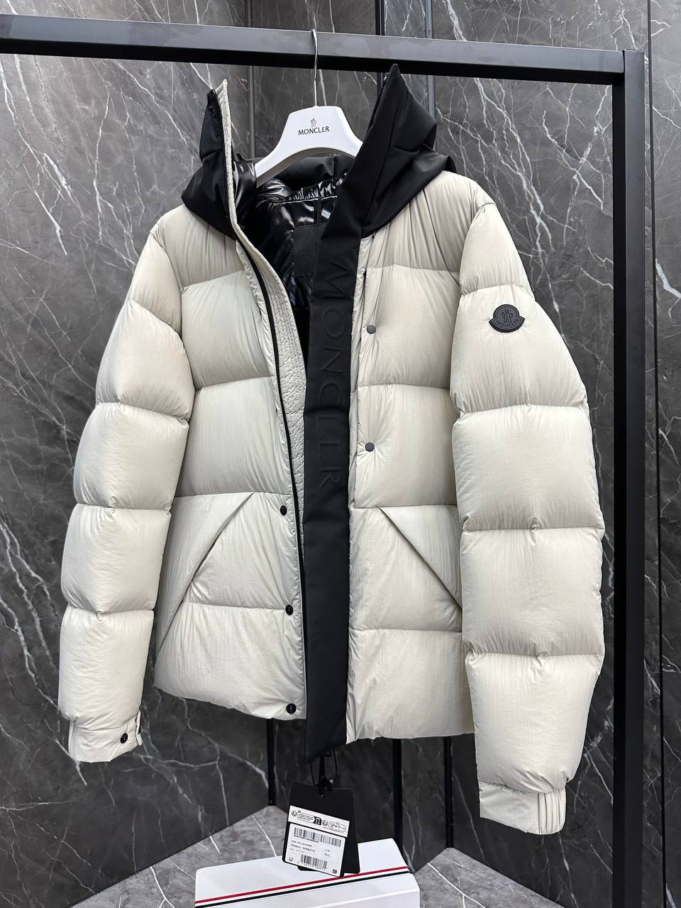 МУЖСКОЙ ПУХОВИК MONCLER детальное фото