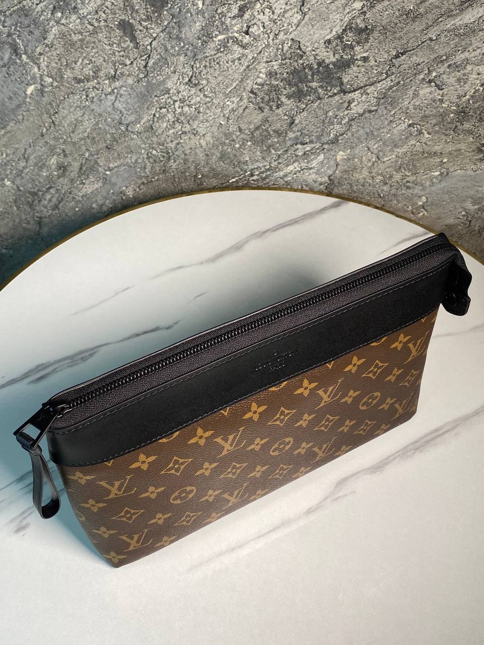 МУЖСКОЙ КЛАТЧ LOUIS VUITTON детальное фото