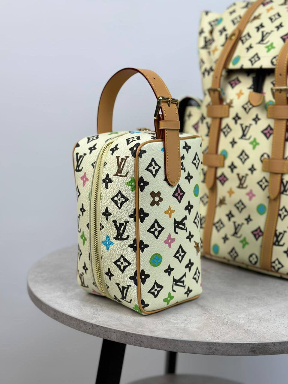 НЕСЕССЕР КОСМЕТИЧКА LOUIS VUITTON детальное фото
