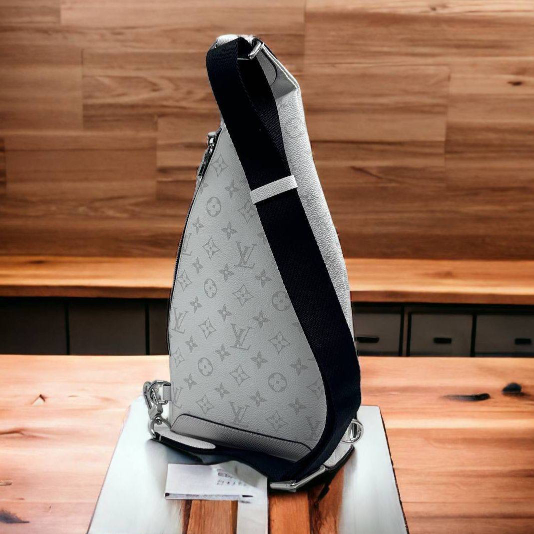 МУЖСКАЯ СУМКА СЛИНГ LOUIS VUITTON детальное фото