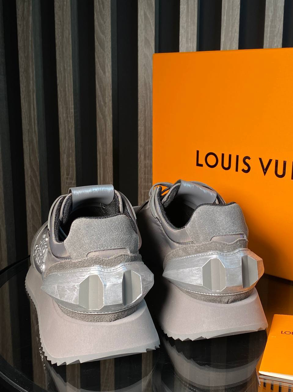 МУЖСКИЕ КРОССОВКИ LOUIS VUITTON детальное фото