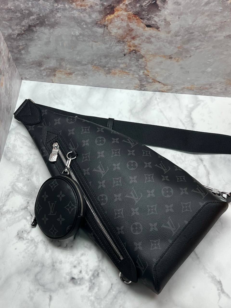 МУЖСКАЯ СУМКА СЛИНГ LOUIS VUITTON детальное фото