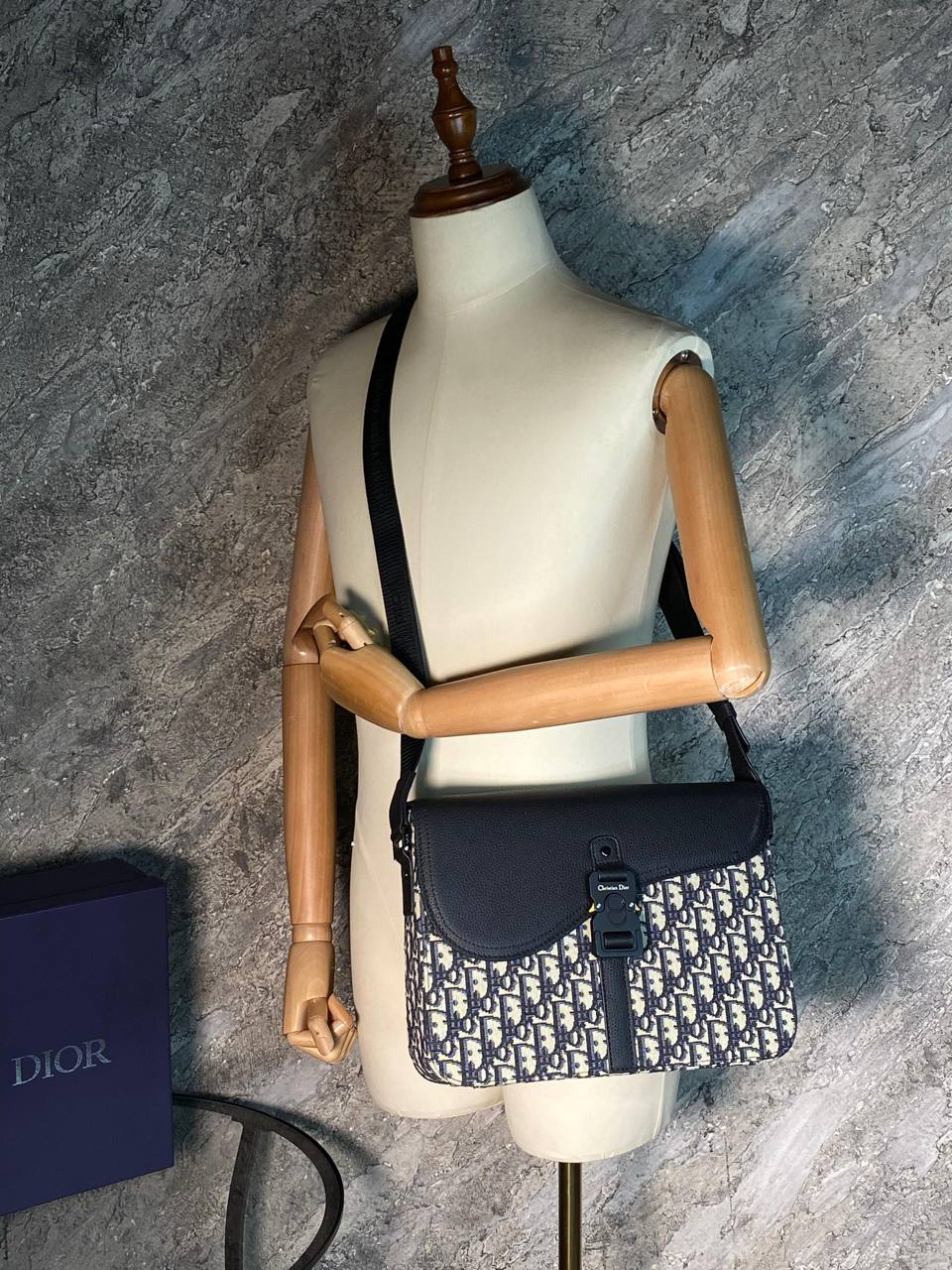 МУЖСКАЯ СУМКА МЕССЕНДЖЕР CHRISTIAN DIOR детальное фото