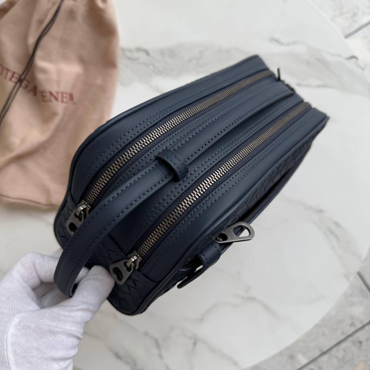 МУЖСКОЙ КЛАТЧ BOTTEGA VENETA детальное фото