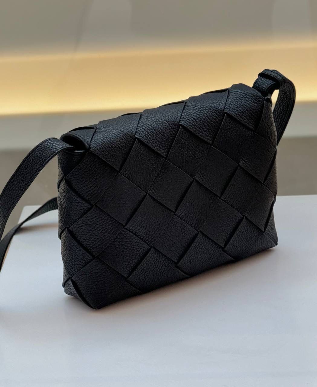 МУЖСКАЯ СУМКА МЕССЕНДЖЕР BOTTEGA VENETA детальное фото