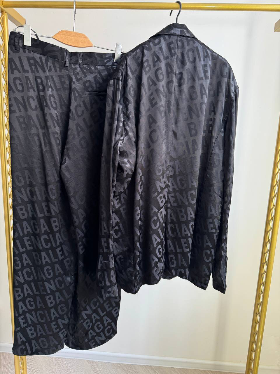 КОСТЮМ BALENCIAGA детальное фото