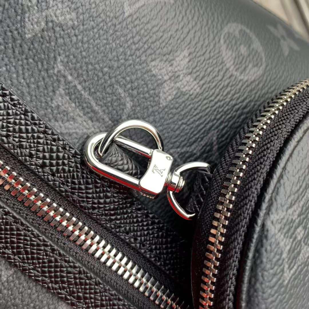 МУЖСКАЯ СУМКА СЛИНГ LOUIS VUITTON детальное фото