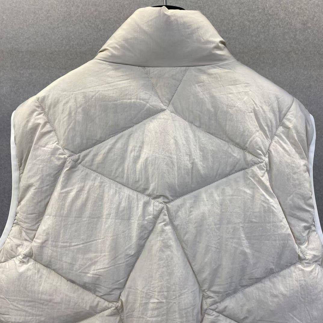 МУЖСКОЙ ЖИЛЕТ MONCLER детальное фото