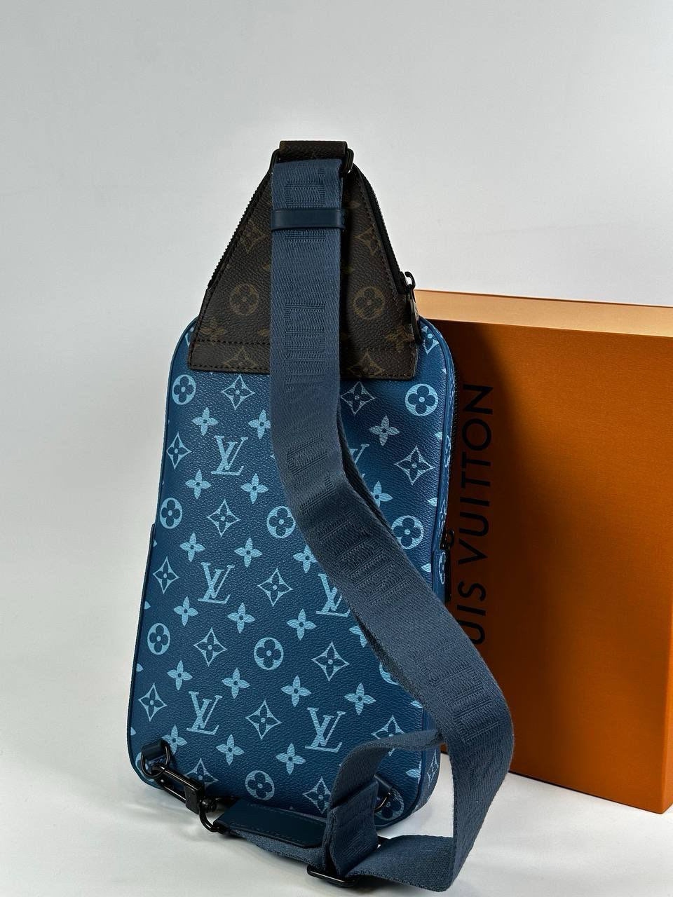 МУЖСКАЯ СУМКА СЛИНГ LOUIS VUITTON детальное фото