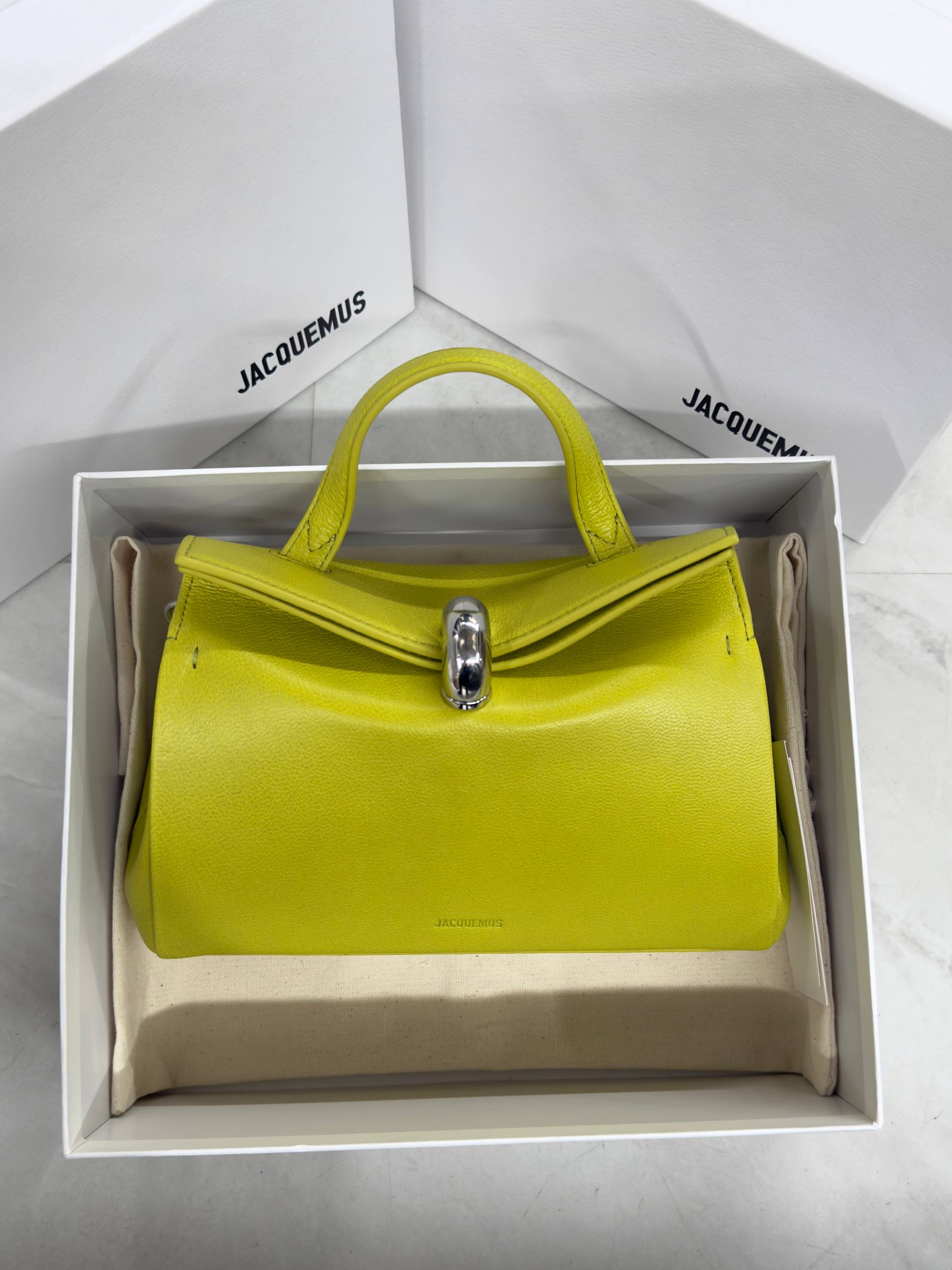 СУМКА JACQUEMUS детальное фото