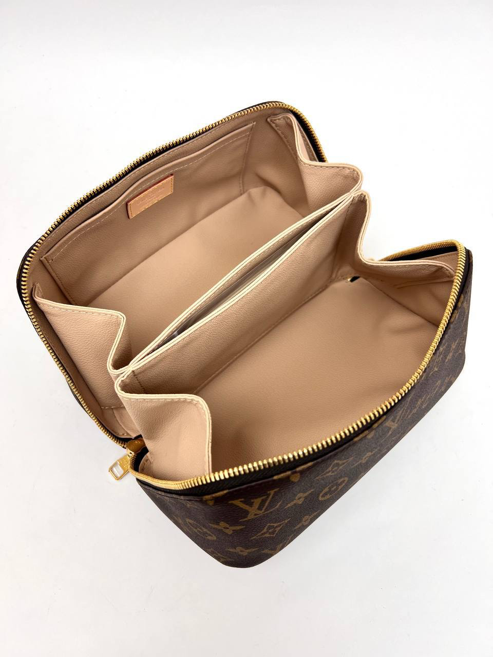 НЕСЕССЕР КОСМЕТИЧКА LOUIS VUITTON детальное фото