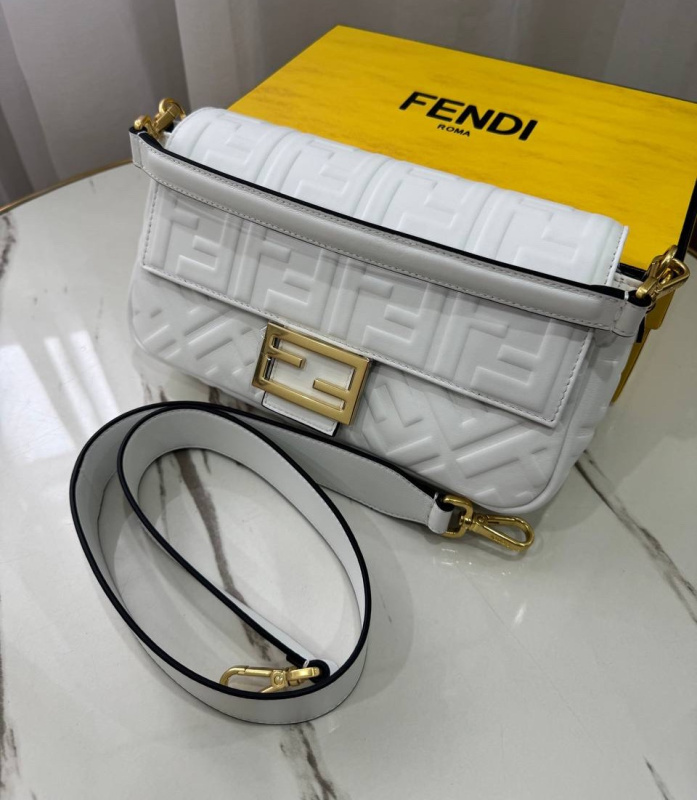 СУМКА FENDI BAGUETTE фото