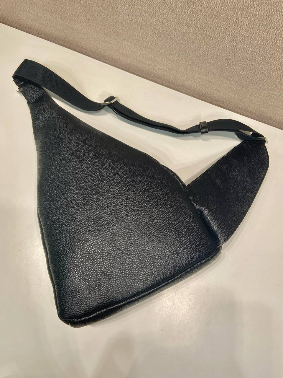 МУЖСКАЯ СУМКА СЛИНГ LOUIS VUITTON детальное фото