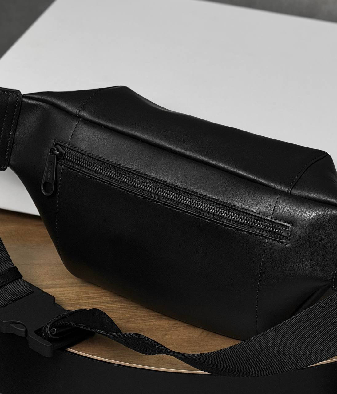 МУЖСКАЯ СУМКА СЛИНГ BURBERRY детальное фото