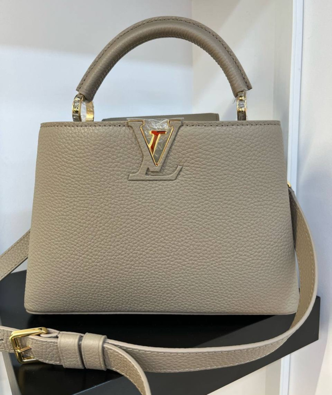 СУМКА LOUIS VUITTON CAPUCINES фото