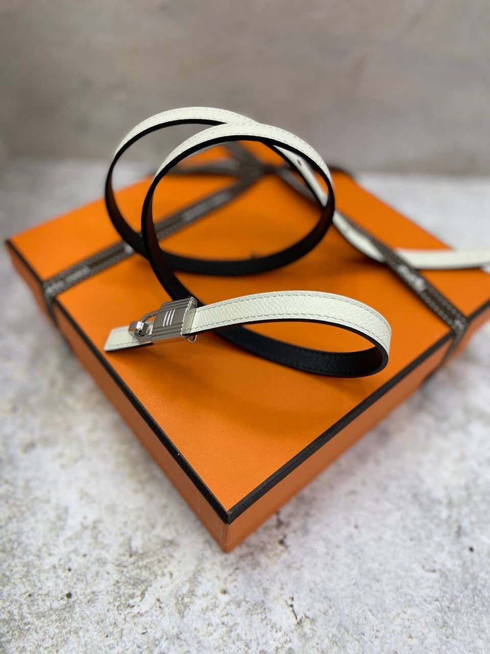 ЖЕНСКИЙ РЕМЕНЬ ДВУХСТОРОННИЙ HERMES детальное фото