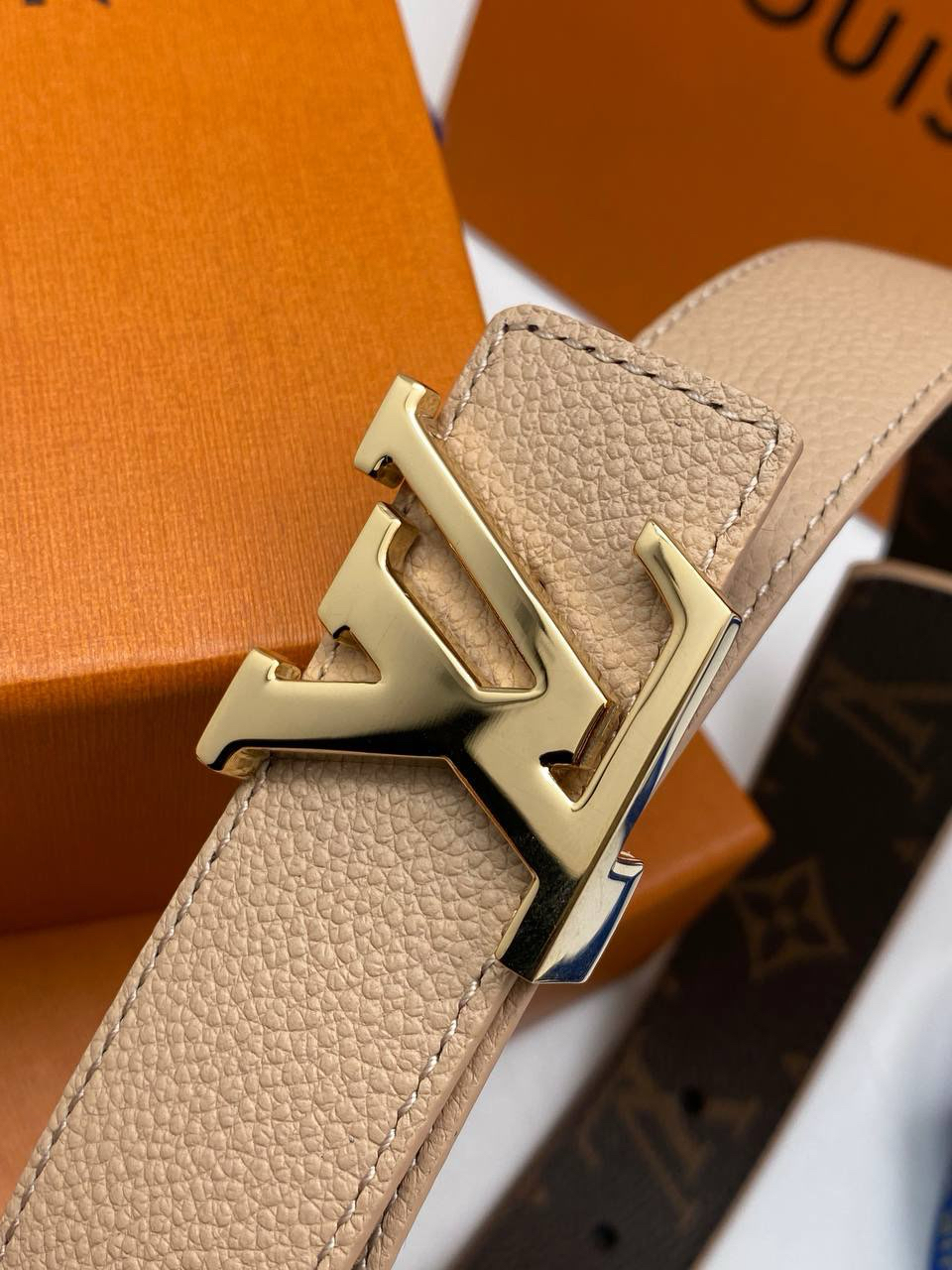 ЖЕНСКИЙ РЕМЕНЬ LOUIS VUITTON детальное фото