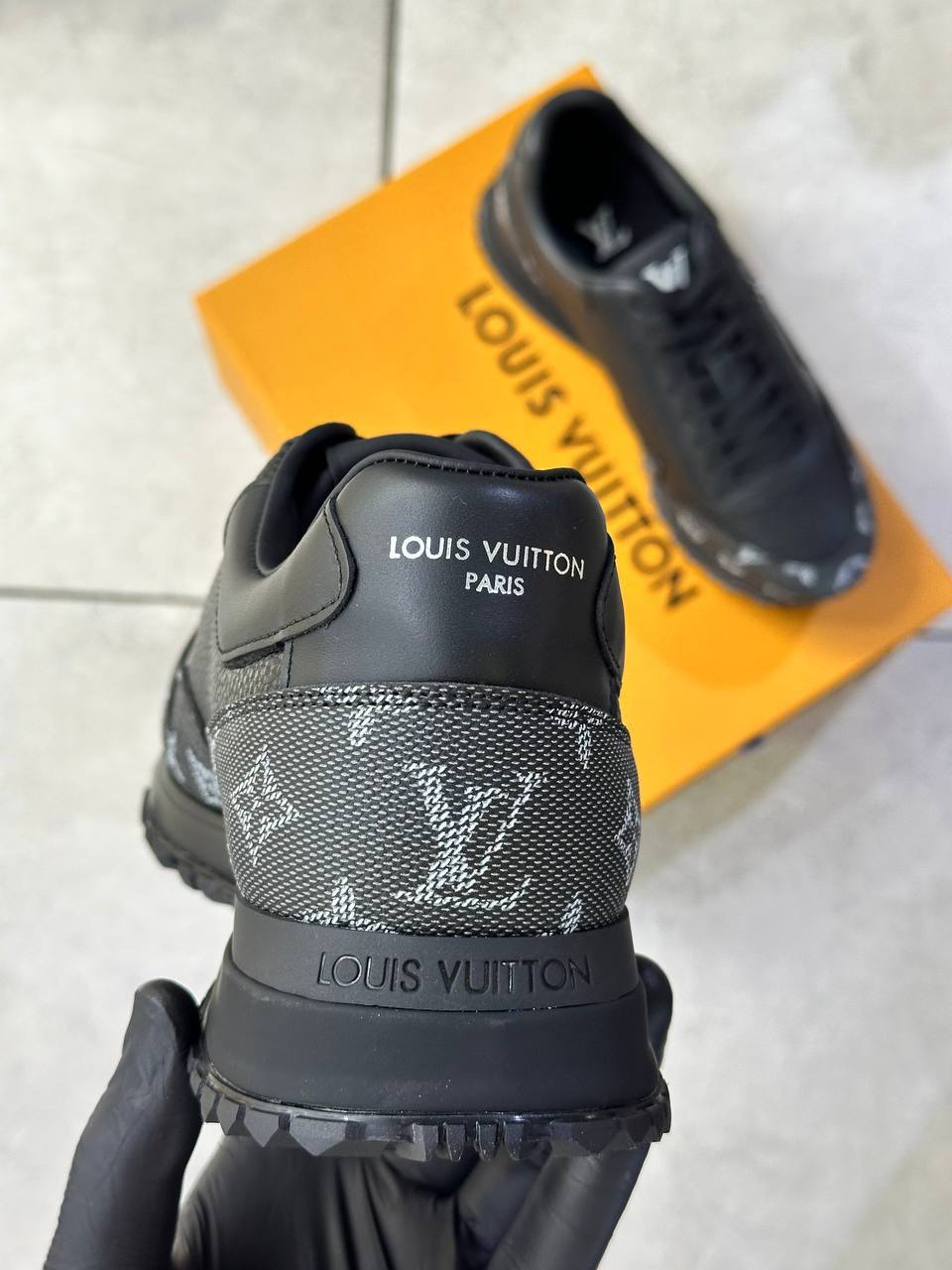 МУЖСКИЕ КРОССОВКИ LOUIS VUITTON детальное фото