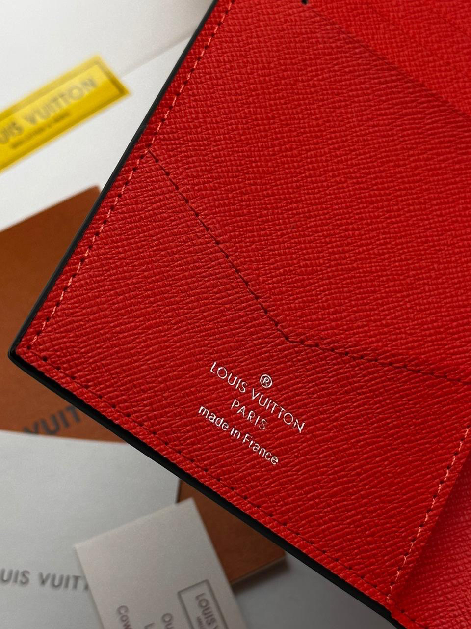 МУЖСКАЯ ОБЛОЖКА НА ПАСПОРТ LOUIS VUITTON детальное фото