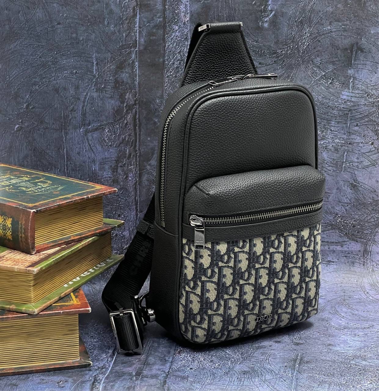 МУЖСКАЯ СУМКА СЛИНГ CHRISTIAN DIOR детальное фото
