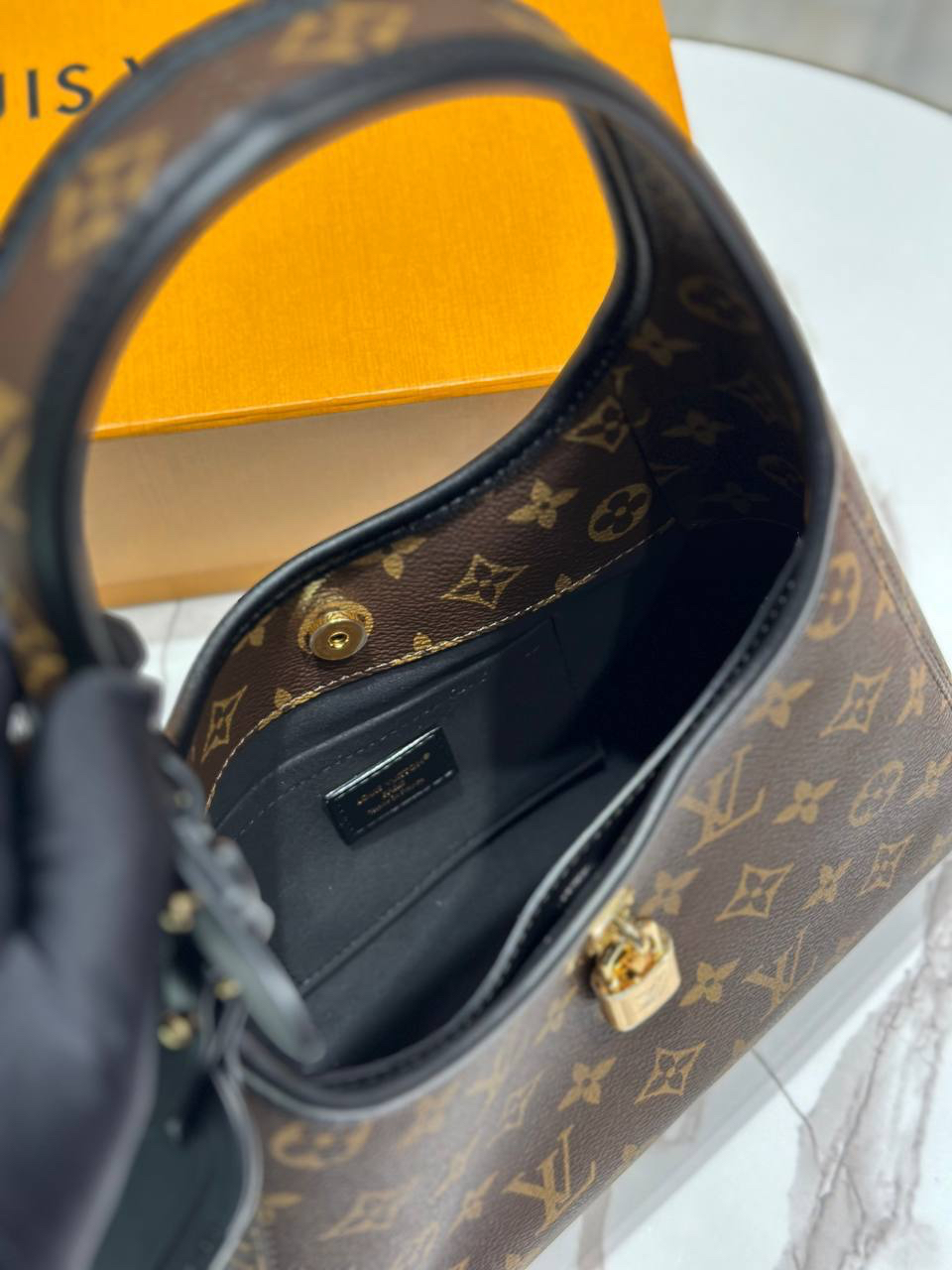 СУМКА LOUIS VUITTON детальное фото