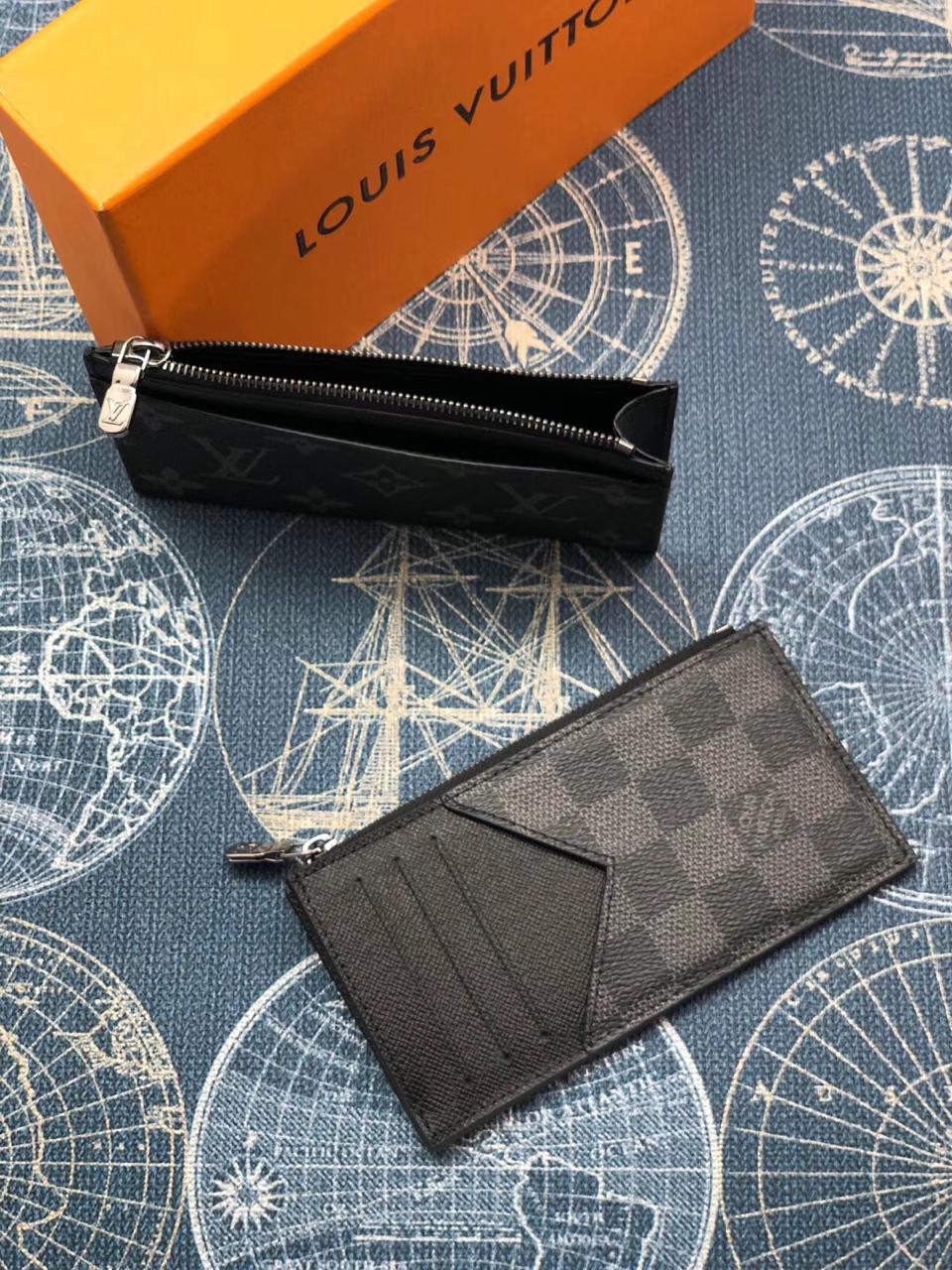 КАРТХОЛДЕР LOUIS VUITTON детальное фото