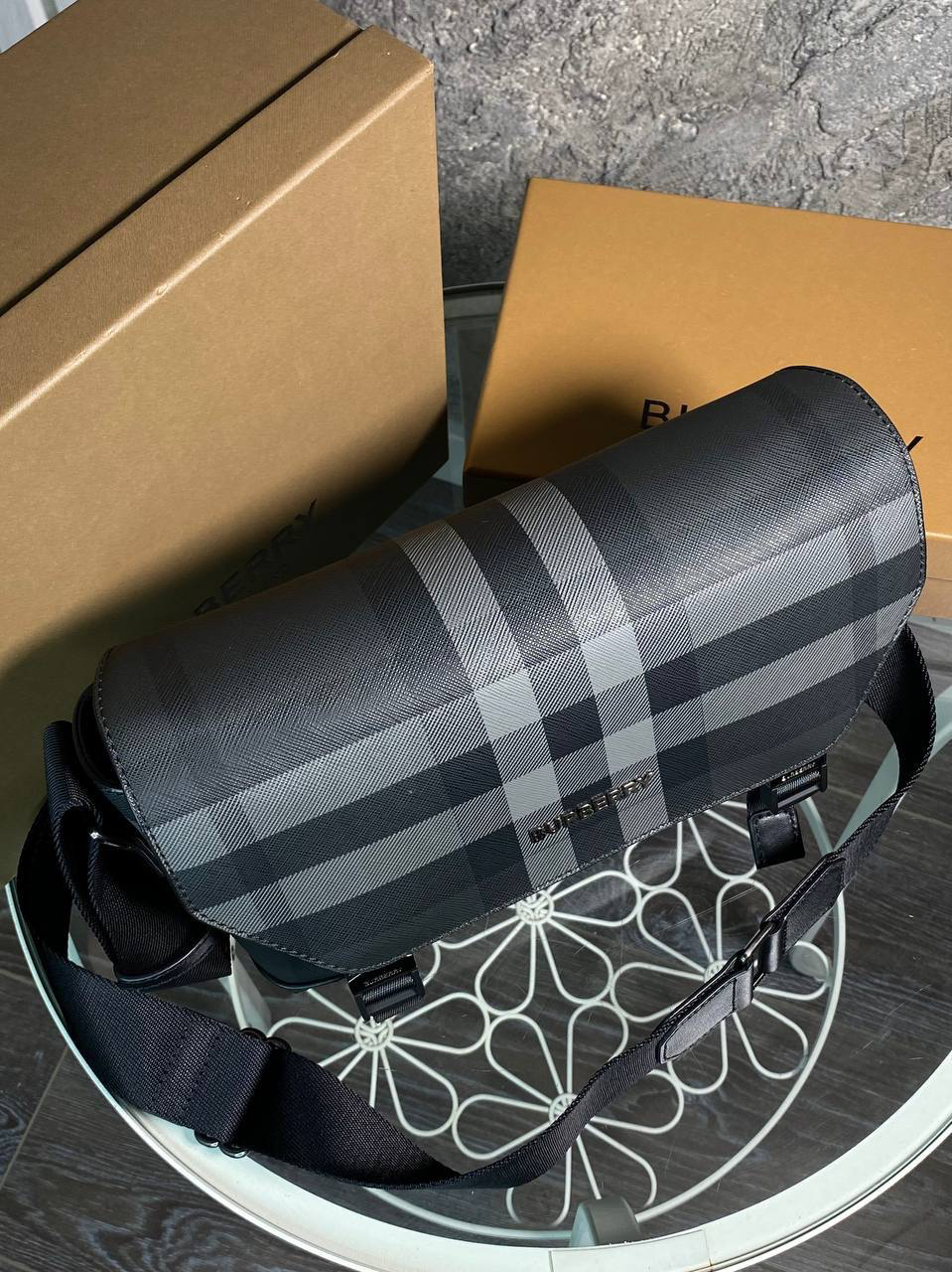 МУЖСКАЯ СУМКА МЕССЕНДЖЕР BURBERRY детальное фото