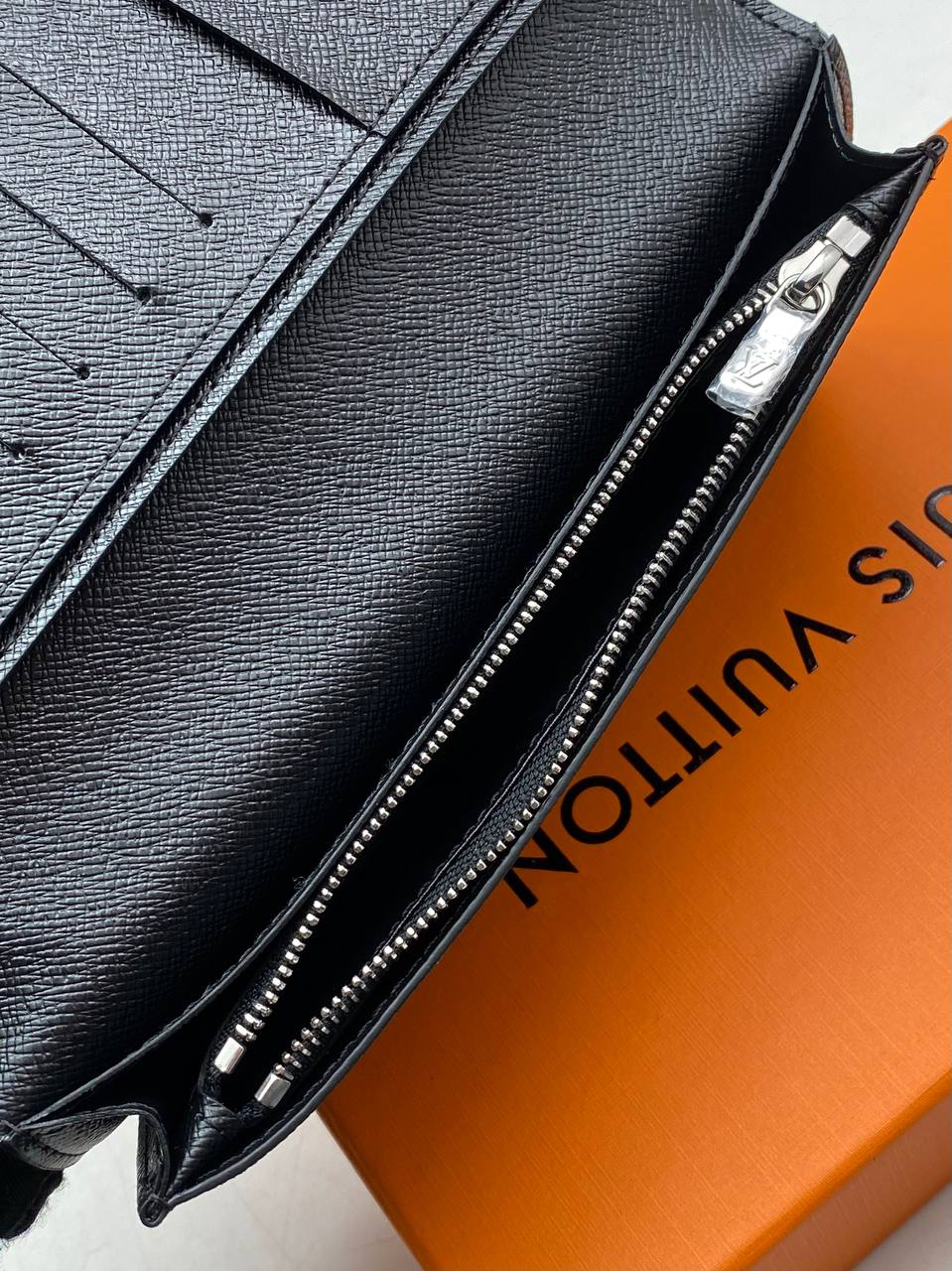 МУЖСКОЙ ПОРТМОНЕ LOUIS VUITTON детальное фото