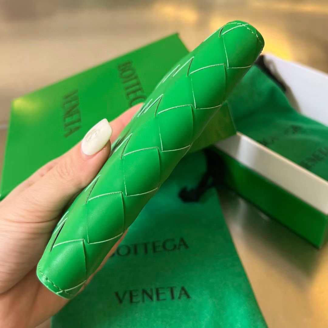 МУЖСКАЯ ОБЛОЖКА НА ПАСПОРТ BOTTEGA VENETA детальное фото