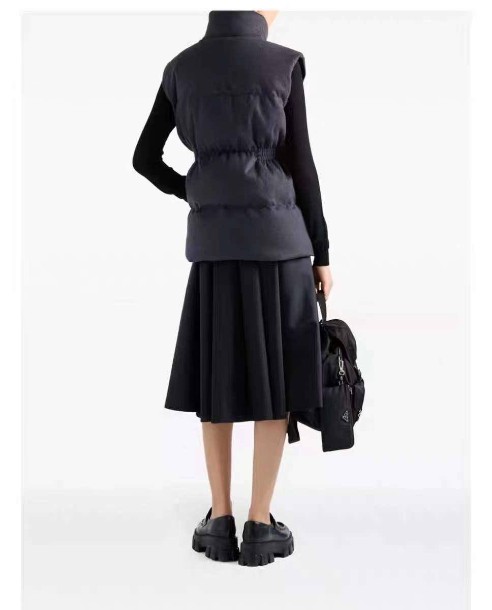 ЖИЛЕТ PRADA детальное фото