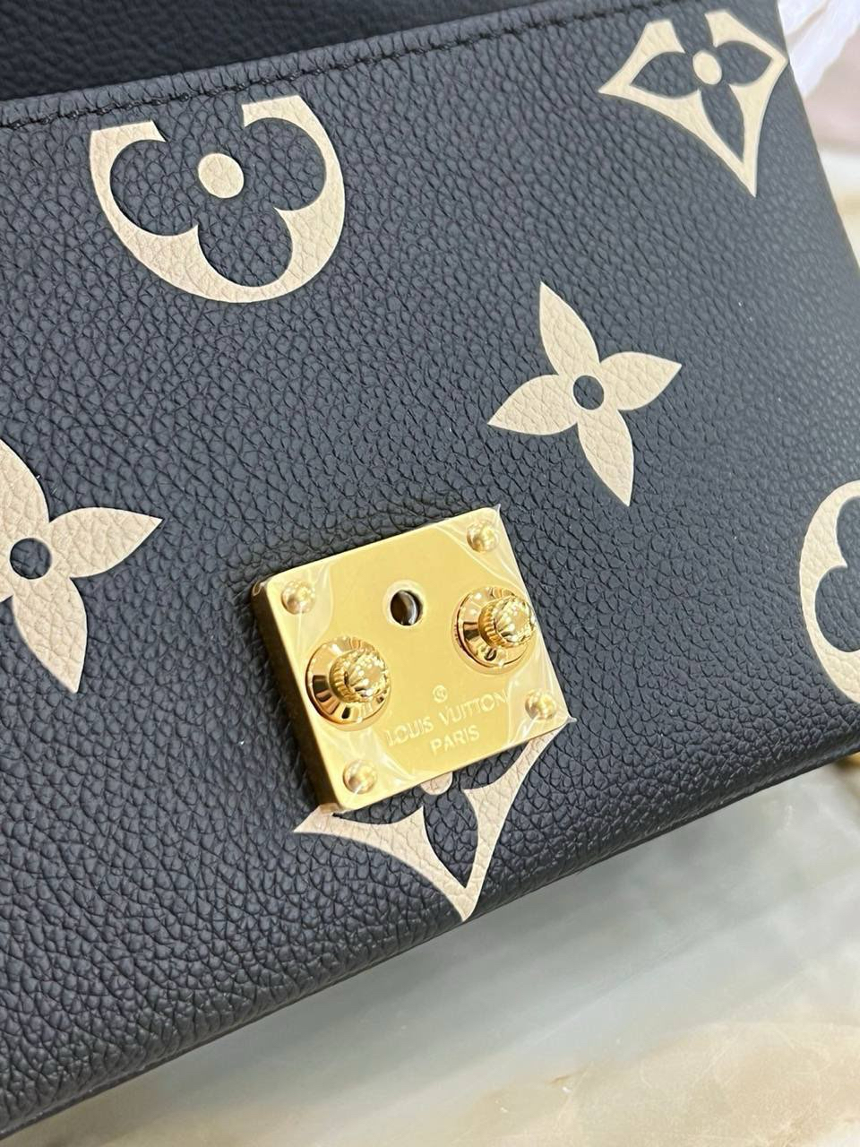 СУМКА LOUIS VUITTON POCHETTE METIS детальное фото