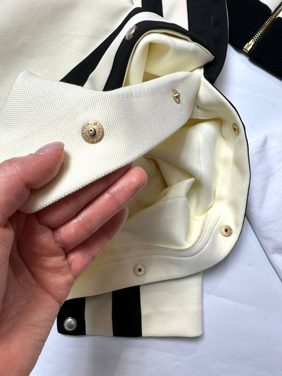 КОСТЮМ LOUIS VUITTON в интернет магазине Люкс Мск КОСТЮМ LOUIS VUITTON детальное фото