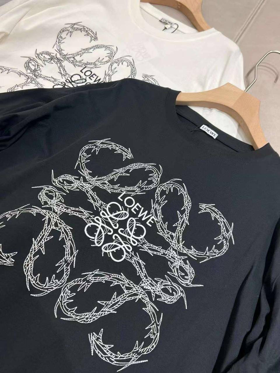 ФУТБОЛКА LOEWE детальное фото