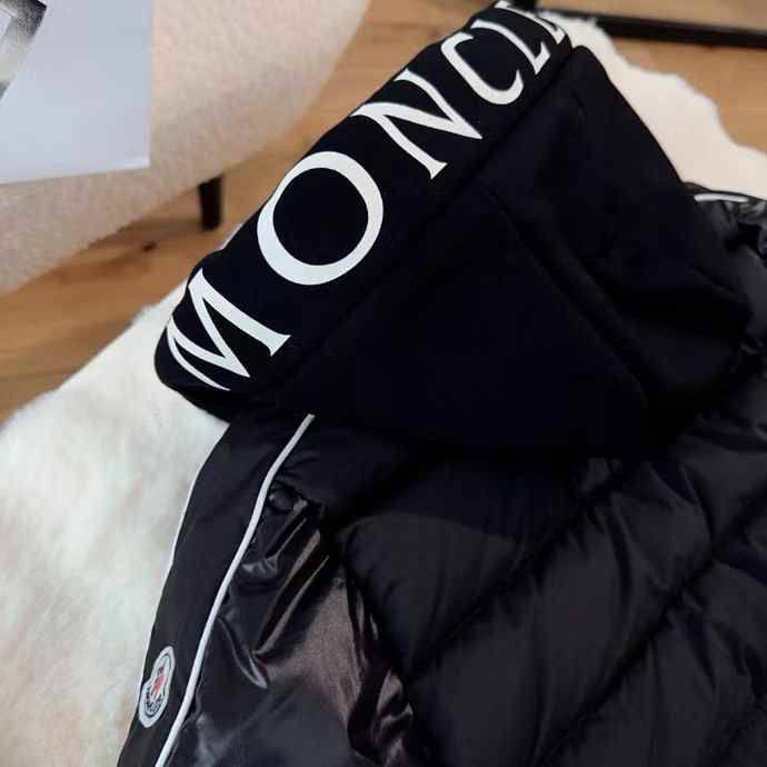 ДЕТСКИЙ ПУХОВИК MONCLER детальное фото
