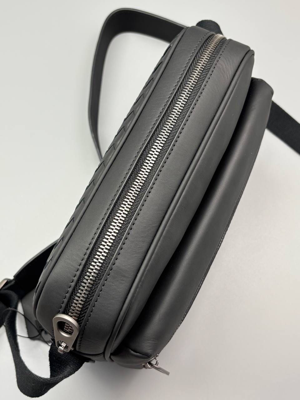 МУЖСКАЯ СУМКА МЕССЕНДЖЕР BOTTEGA VENETA детальное фото