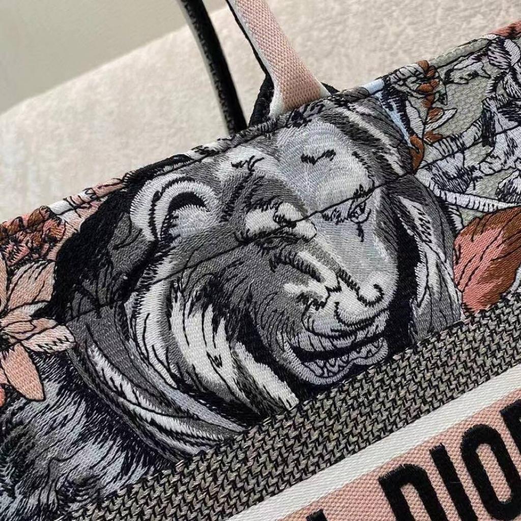 СУМКА CHRISTIAN DIOR BOOK 41 детальное фото