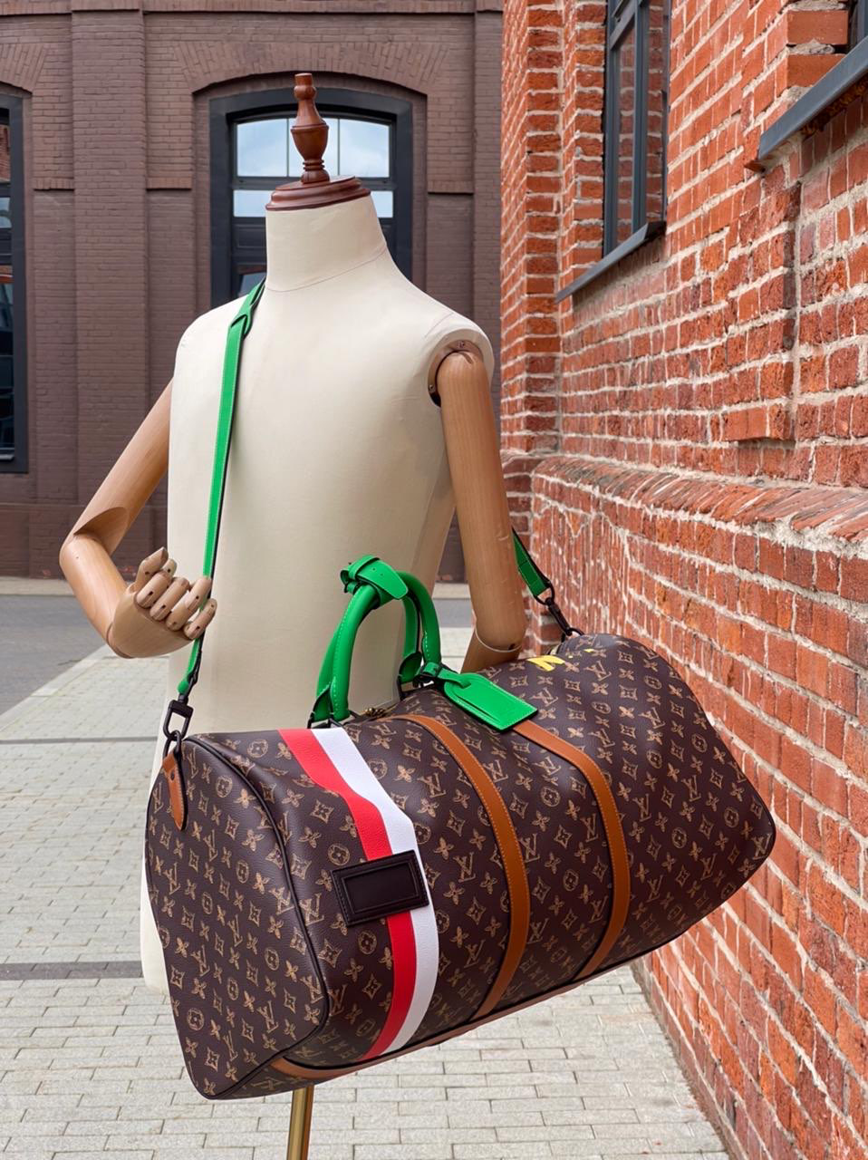 ДОРОЖНАЯ СУМКА LOUIS VUITTON детальное фото
