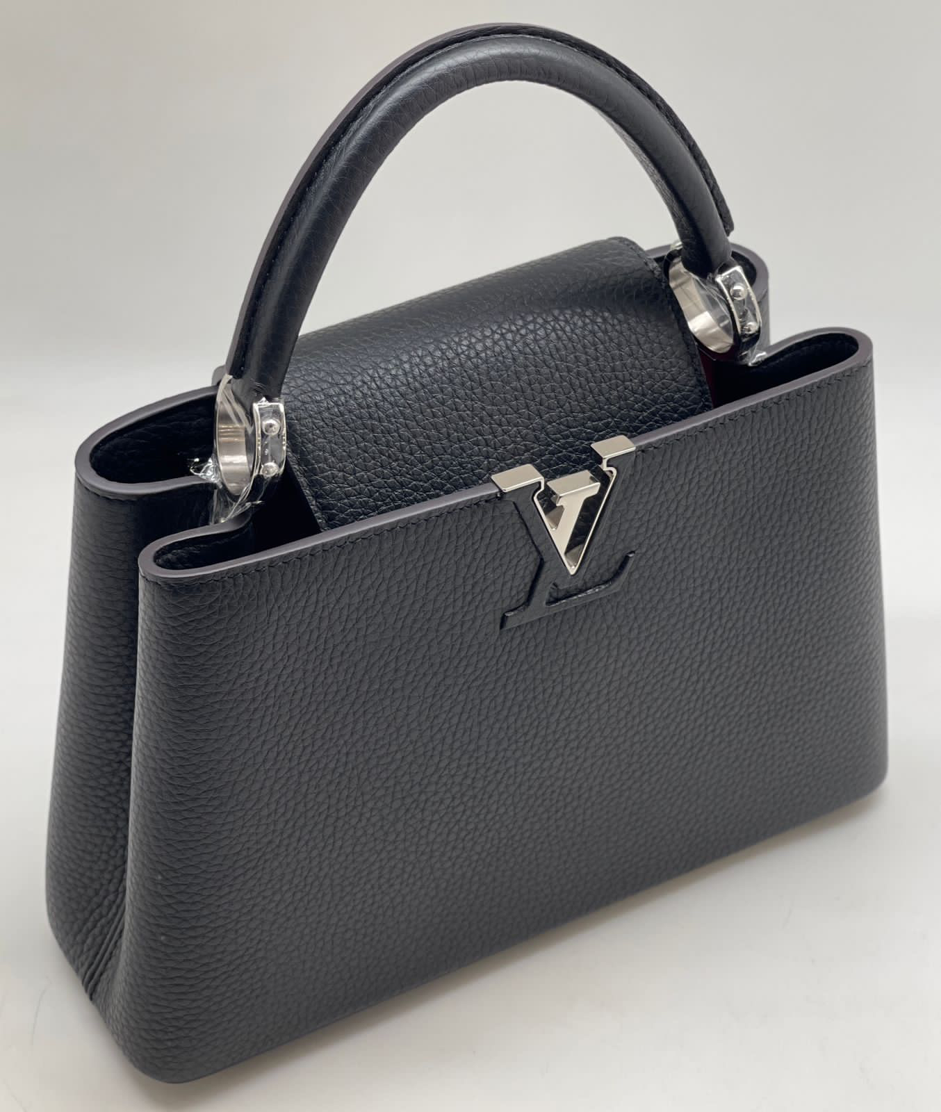 СУМКА LOUIS VUITTON CAPUCINES детальное фото