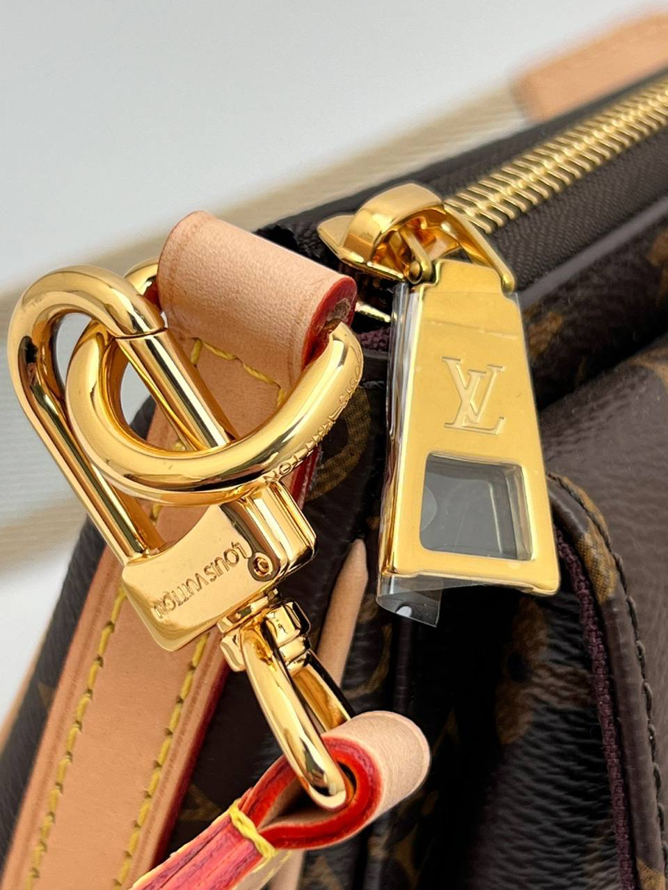 СУМКА LOUIS VUITTON детальное фото