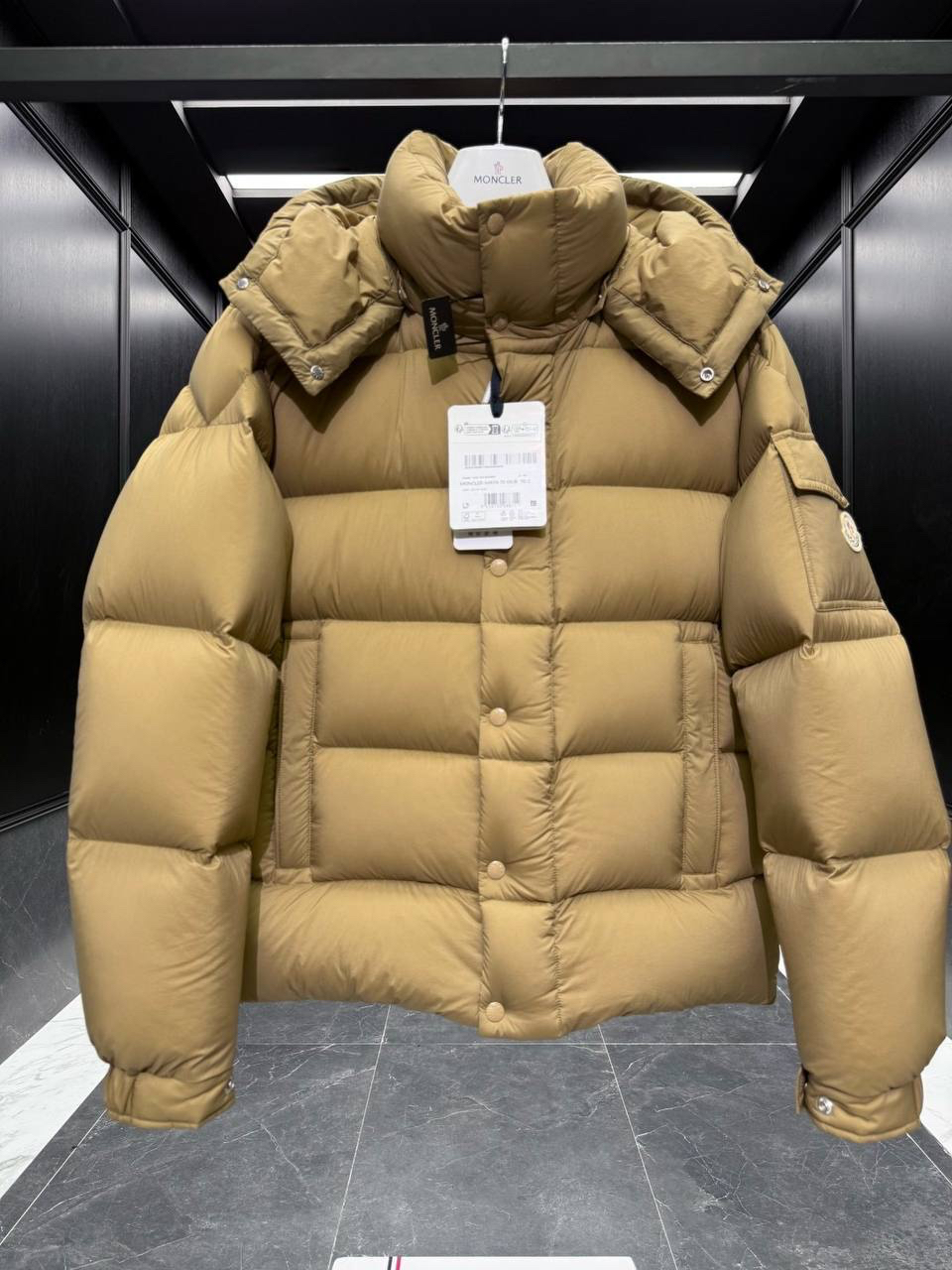 МУЖСКОЙ ПУХОВИК MONCLER детальное фото